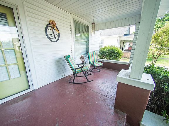 5th image of 717 Main St