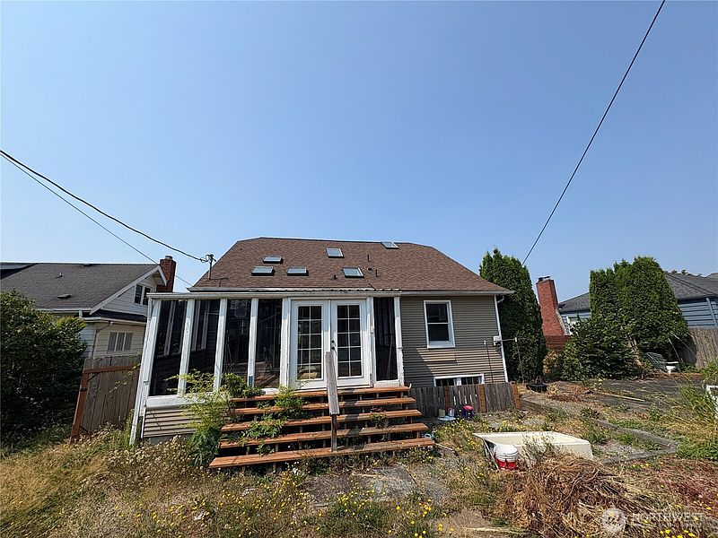 3rd image of 2517 Rainier Avenue