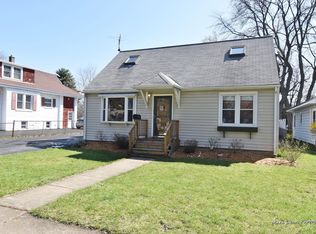 109 Roslyn Rd, Westmont, IL 60559