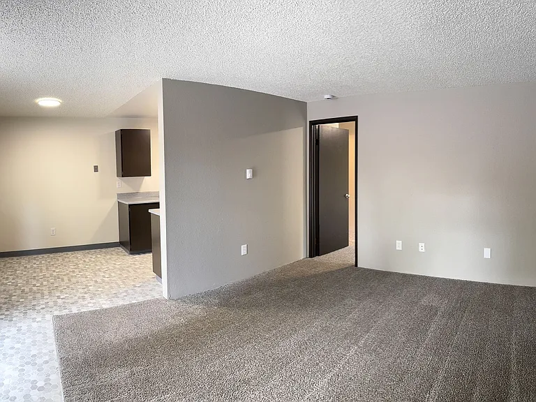 Woodshire Apartments — Photo 11
