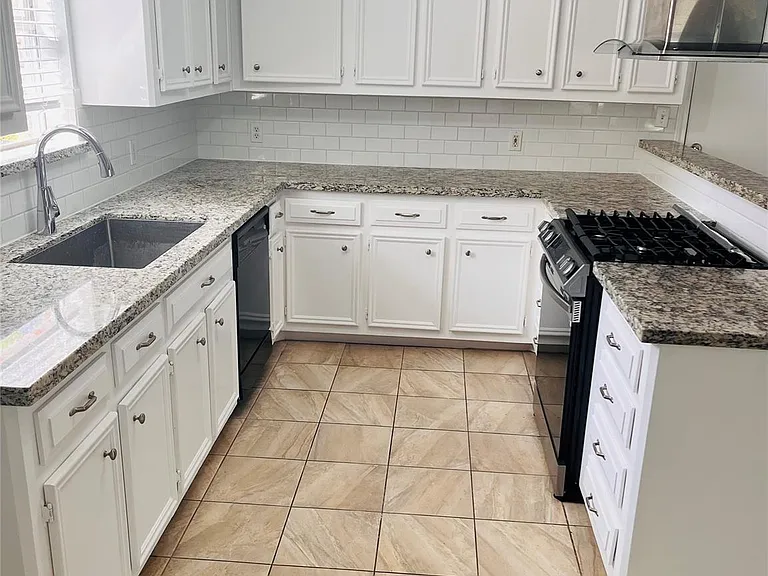 3910 Hidden Glen Dr — Photo 6