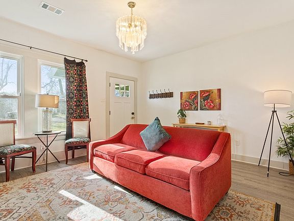 3rd image of 2015 Windsor Ave