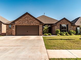 1716 NE 26th St, Moore, OK 73160