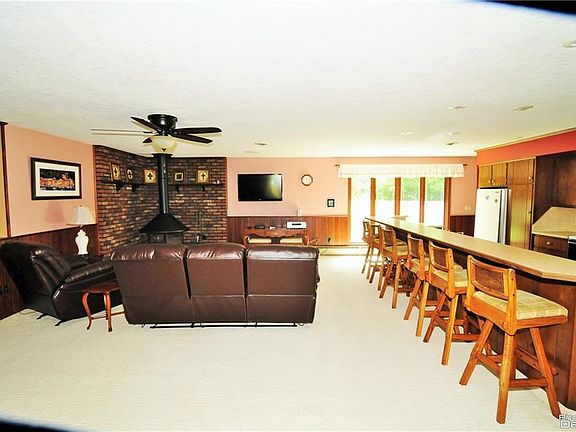 4th image of 6450 Acacia Dr