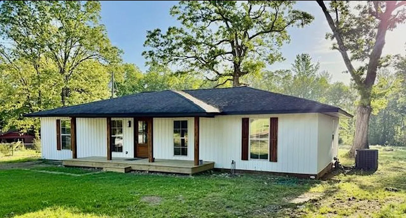 328 Old Airport Rd — Photo 1