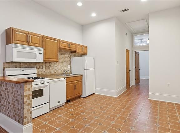 5th image of 3620 Burgundy St