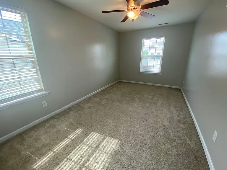 35 S Grey Abbey Dr — Photo 17