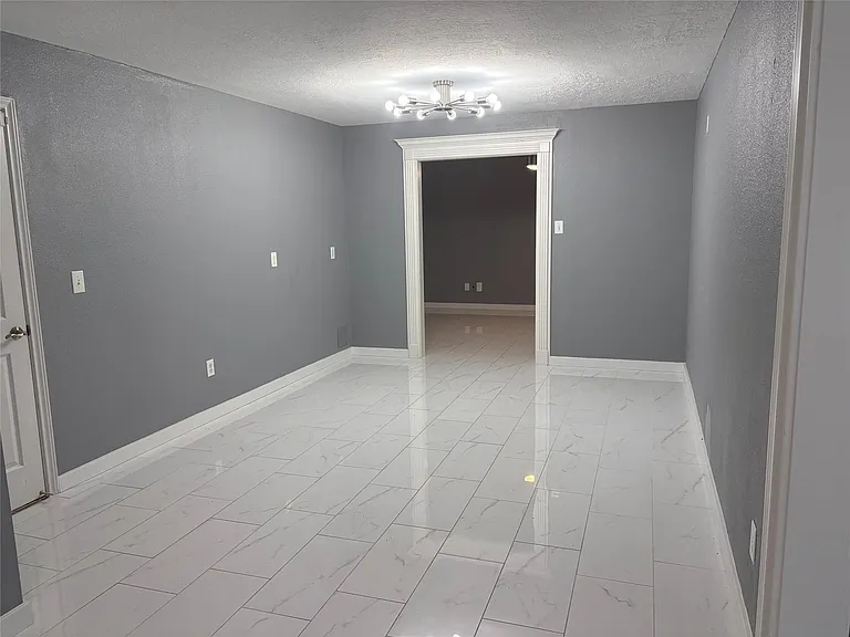 18385 Ten Oaks Ct — Photo 5