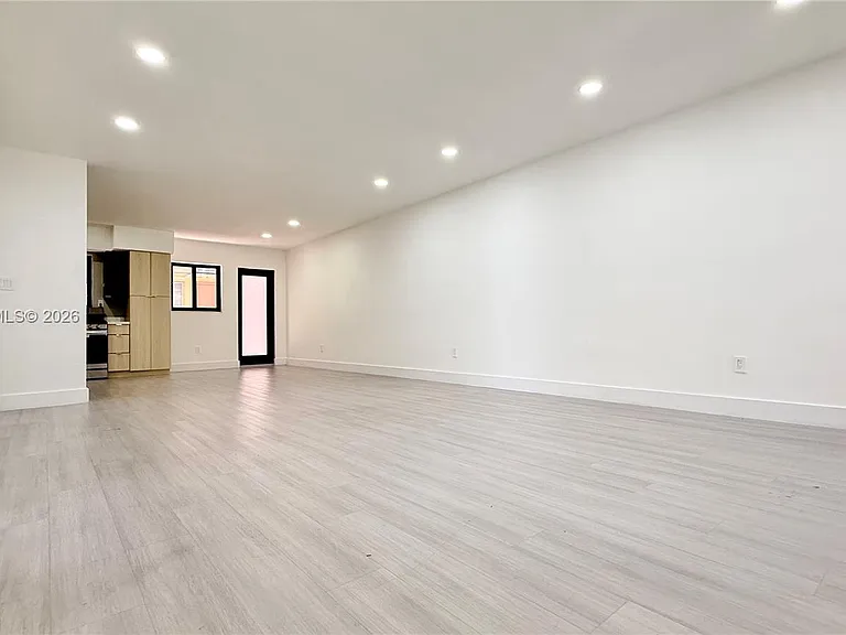 609 Lenox Ave #2 — Photo 2