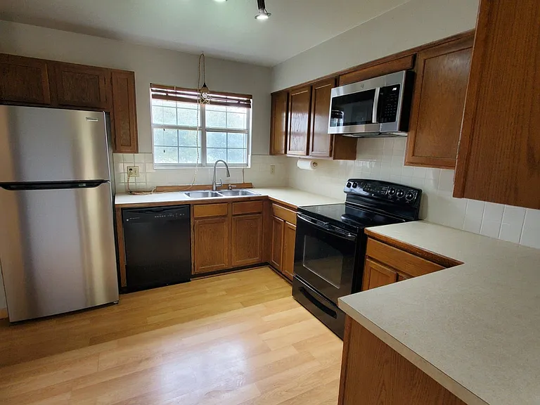 2210 Palm Dr — Photo 4