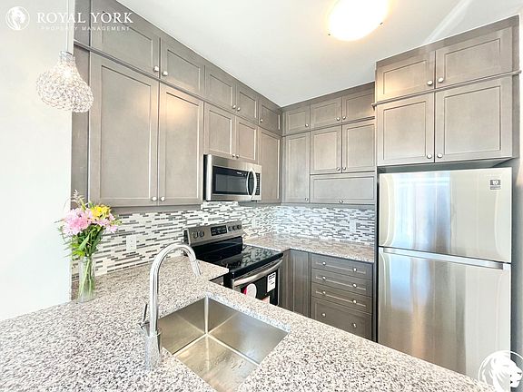 3rd image of 95 Dundas St W #205