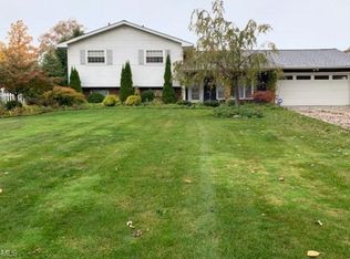 6050 Cedarwood Rd, Mentor On The Lake, OH 44060