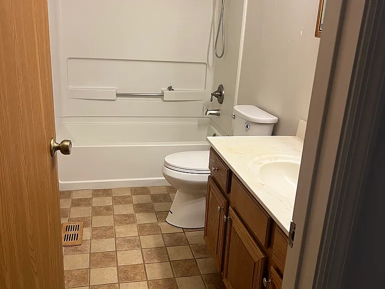 2401 Bentree Ct — Photo 10