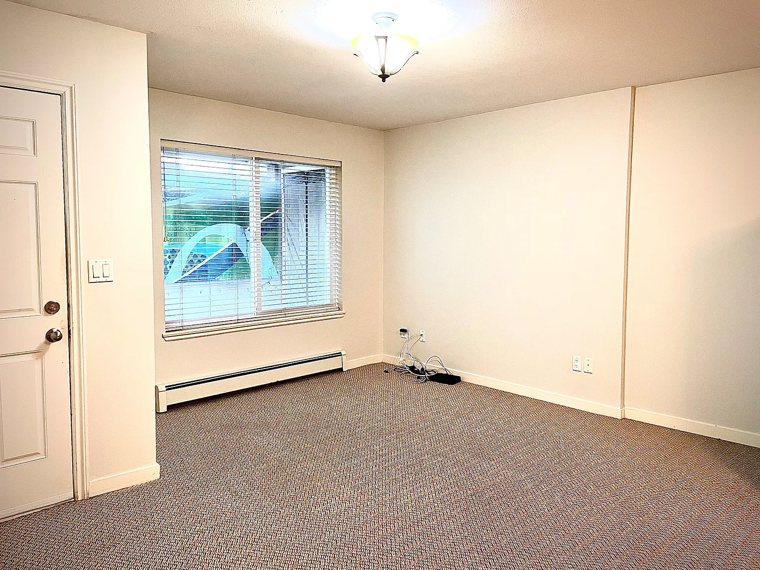 2 bed, 800 sqft, $1,600 — Photo 2