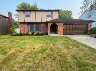 375 W Klein Rd, Williamsville, NY 14221