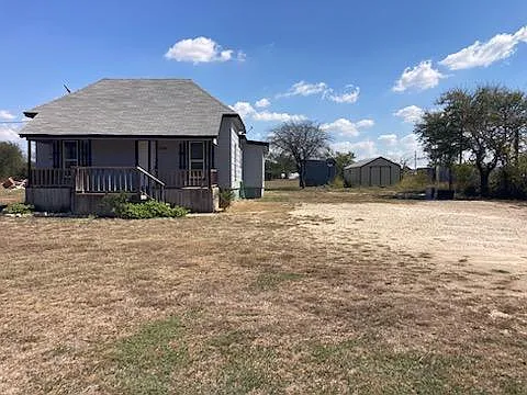 3 bed, 1200 sqft, $1,450 — Photo 2