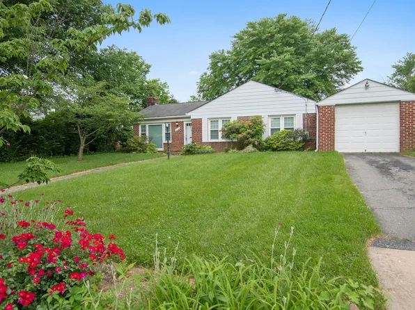 9702 Bellevue Dr, Bethesda, MD 20814