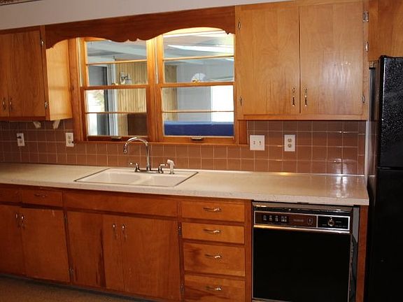 3rd image of 408 Essex Ave