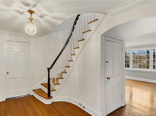 979 Post Rd, Scarsdale, NY 10583