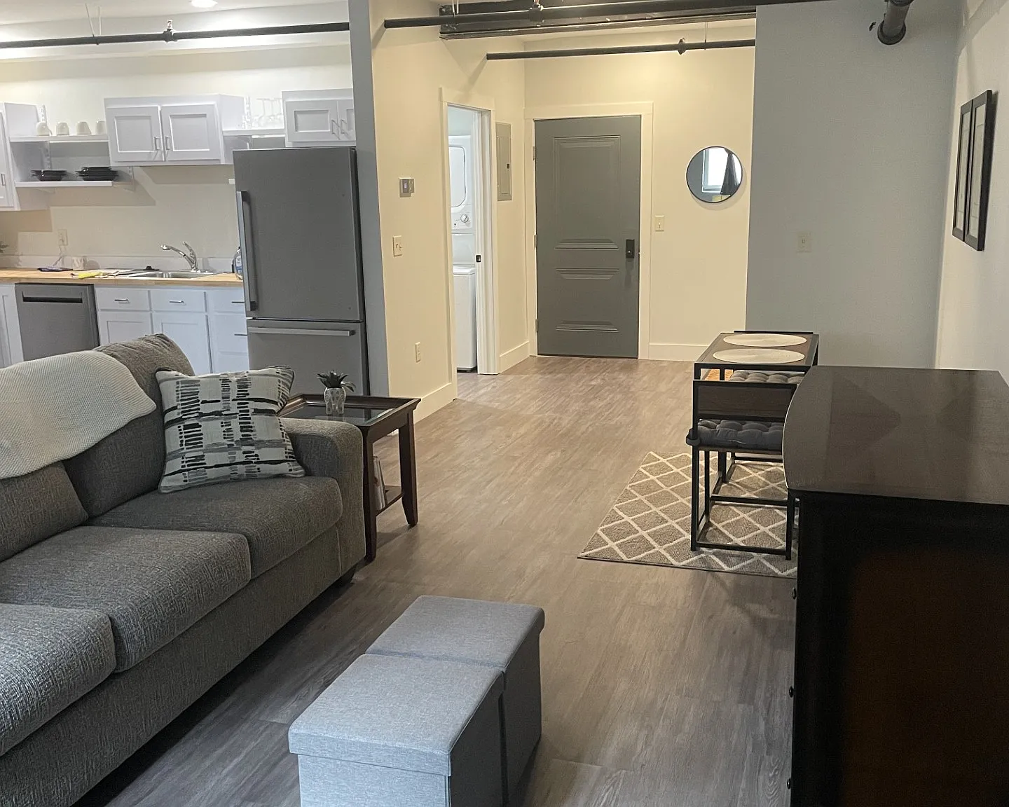 Studio, 735 sqft, $1,450 — Photo 3
