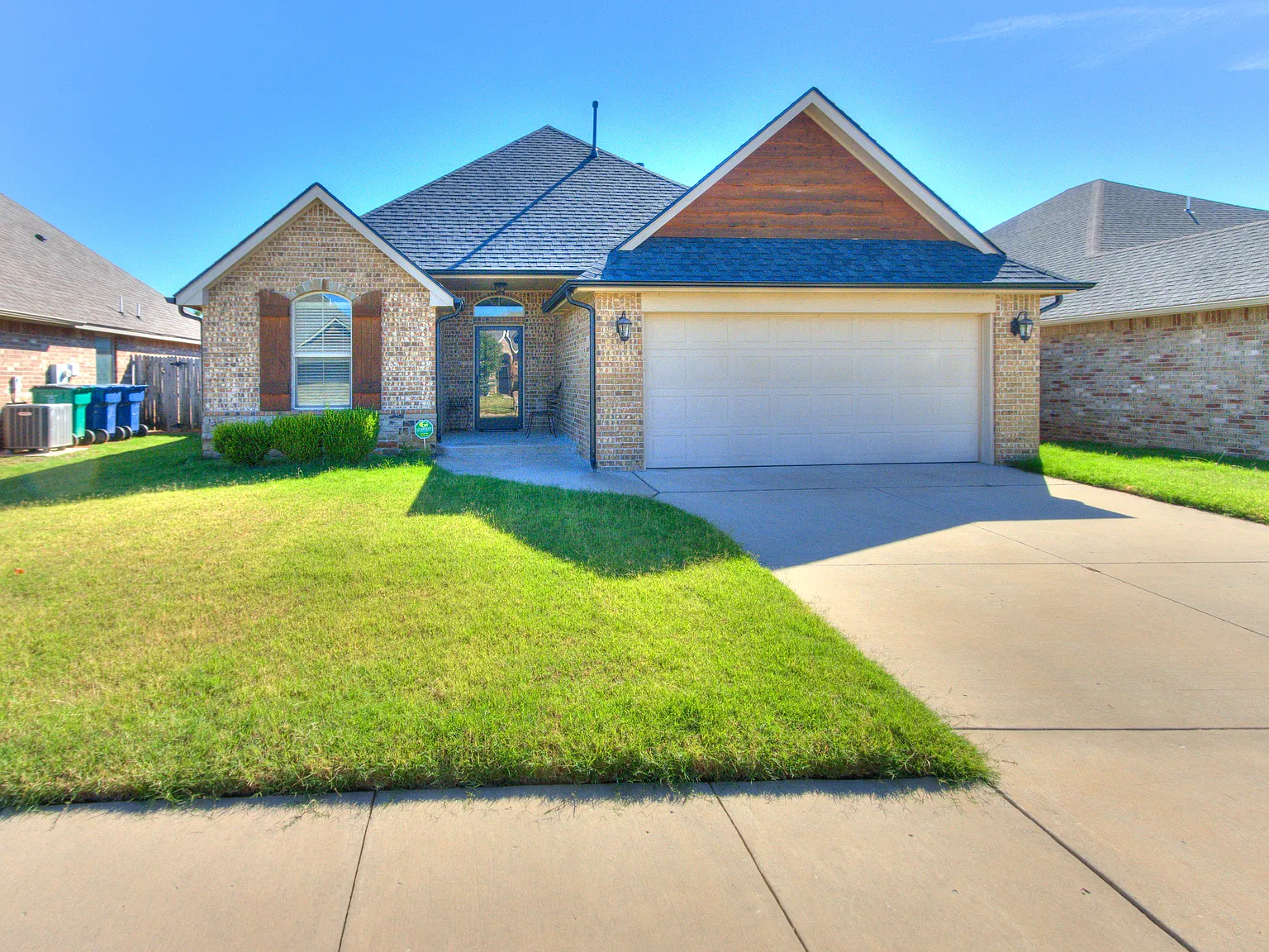 3 bed, 1449 sqft, $2,100 — Photo 1