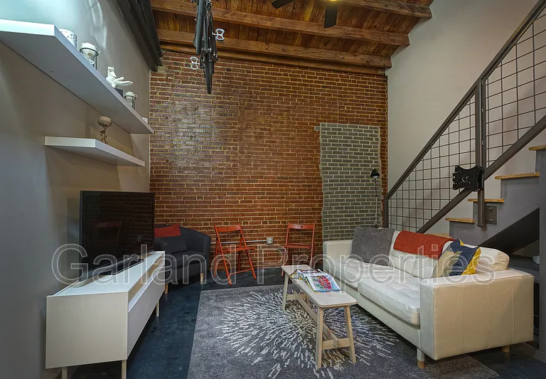 631 Campbell Ave SW #211 — Photo 4