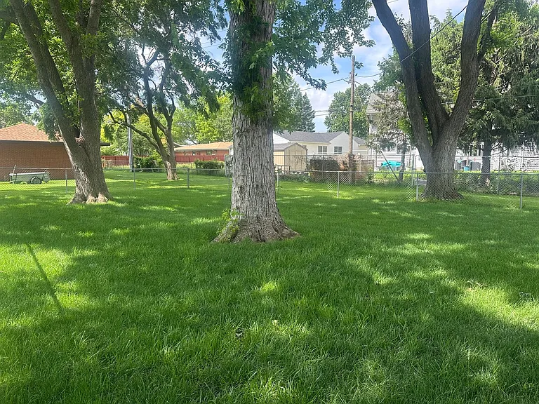 537 Memorial Dr E — Photo 5