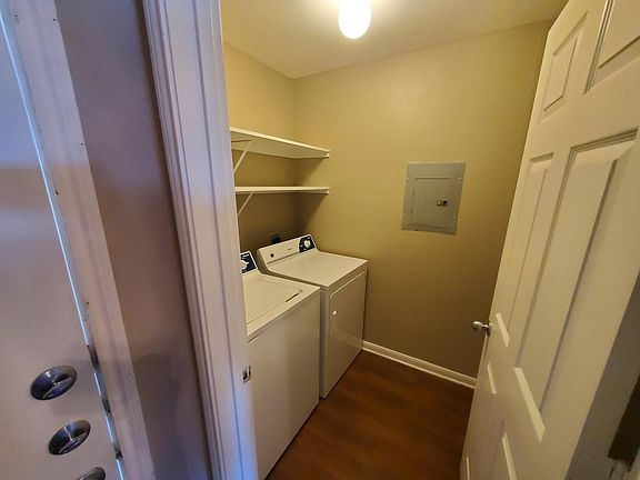 4th image of 105-302 University Dr #105