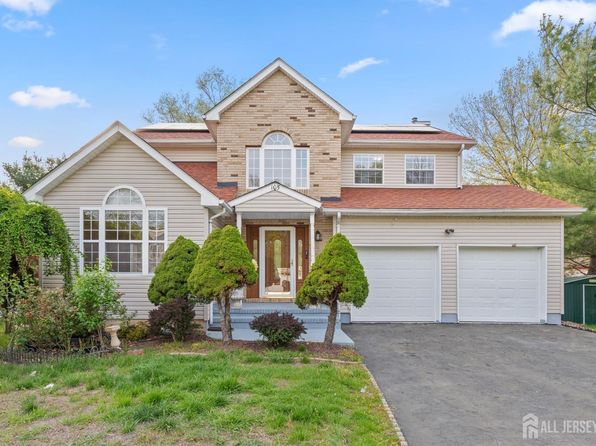 105 Harmony Ln, Englishtown, NJ 07726