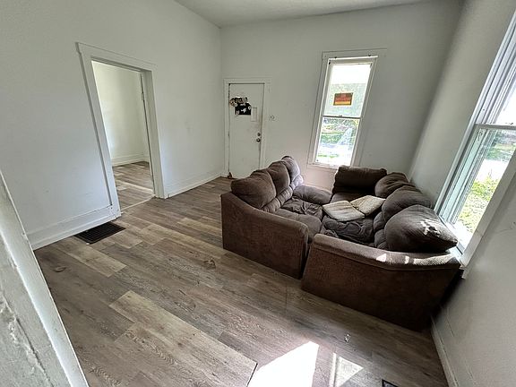 4th image of 909 S Maffit St
