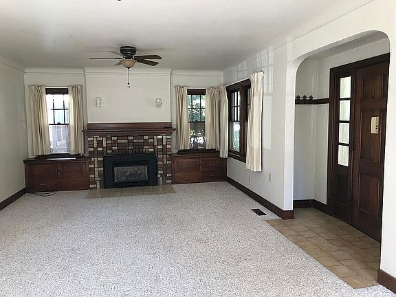 4th image of 2628 S Grand Blvd