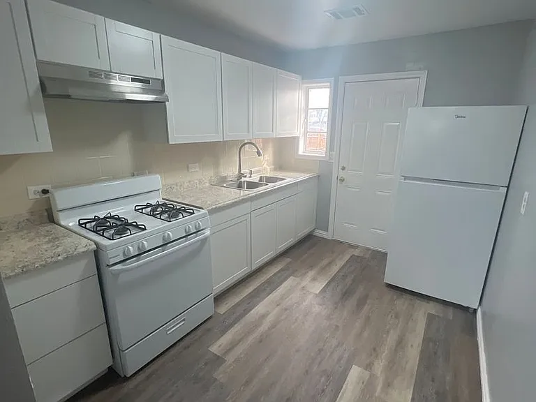 3003 Curtis DR — Photo 3