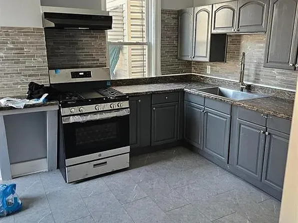 71 W 44th St, Bayonne, NJ 07002