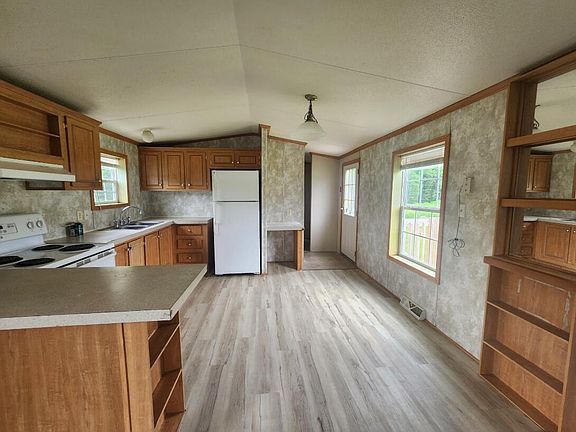 3rd image of 11 Northeast Way
