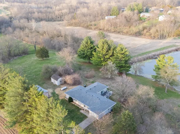 114 Clearview Dr, Pekin, IL 61554