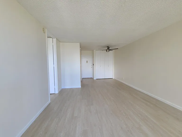 400 Hobron Ln #1712 — Photo 3