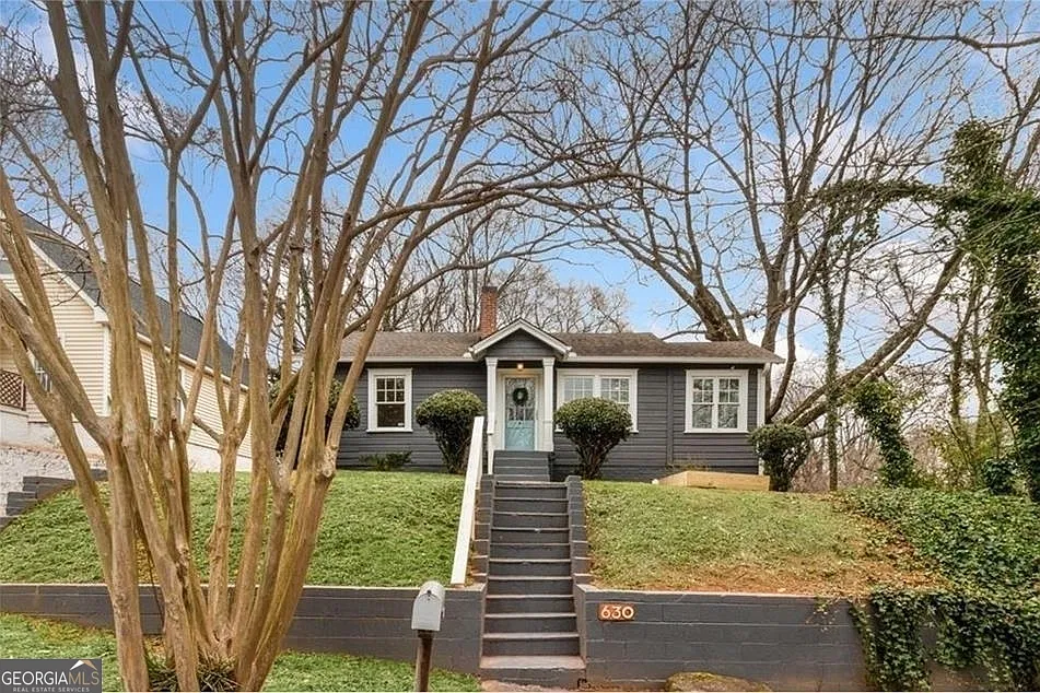 2 bed, 1.0 bath, 1102 sqft, $2,900 — Photo 1