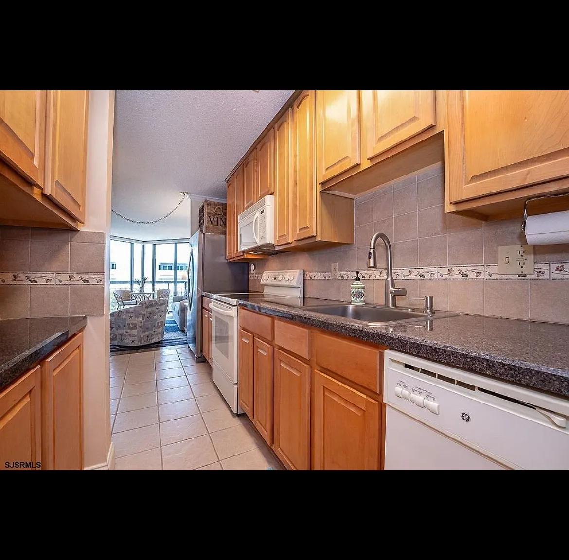 935 Ocean Ave — Photo 3