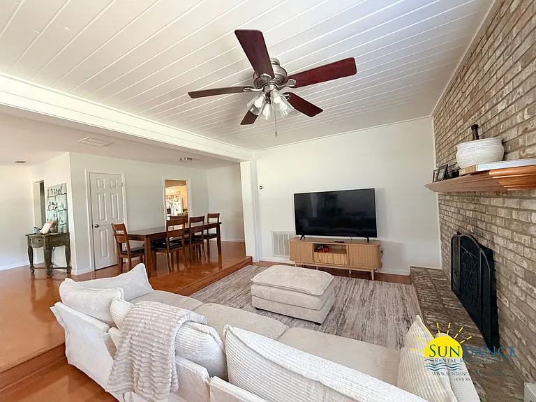 215 Moriarty St — Photo 2