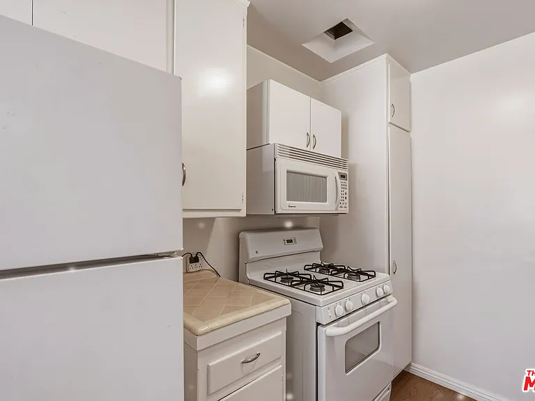 1643 N Formosa Ave #5 — Photo 12