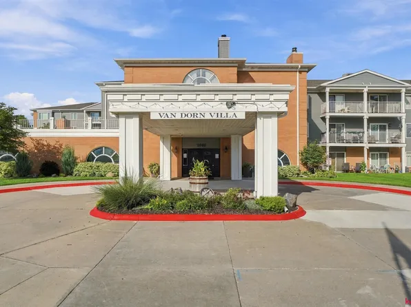 3001 S 51 Street Ct #423, Lincoln, NE 68506