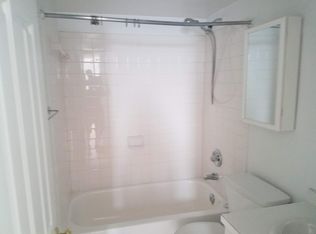 676 4th St NE, Washington, DC 20002