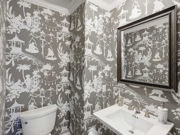 7514 Wellesley Park S — Photo 8