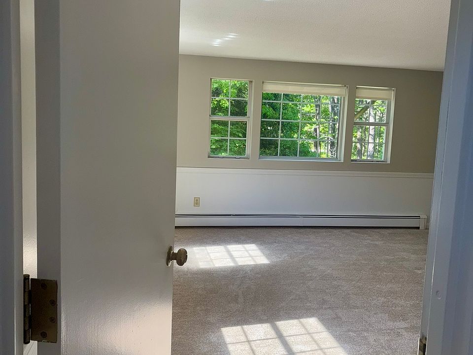 Entrance way to unit