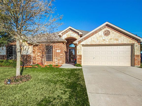 2nd image of 218 Commonwealth Cir