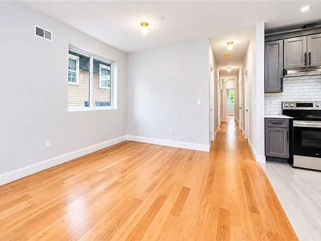 22 Hope Ave — Photo 4