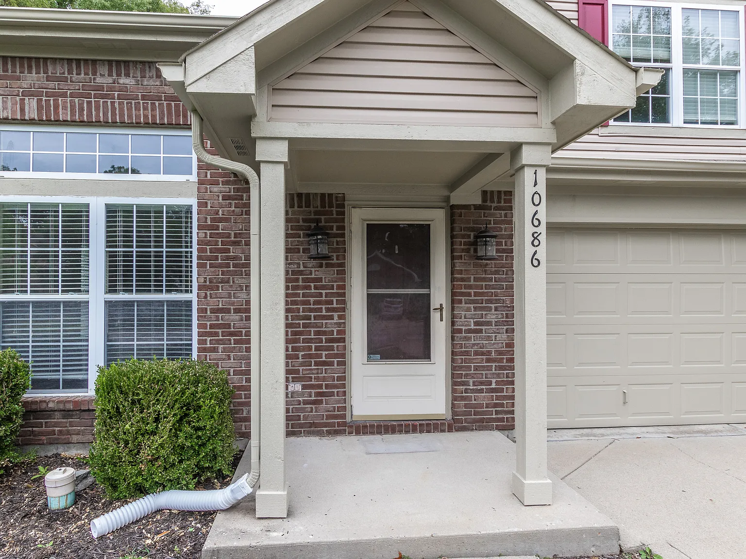 3 bed, 3.0 bath, 1640 sqft, $1,275 — Photo 2