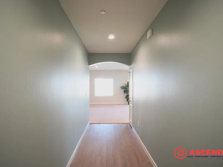1018 Warwickshire Ave — Photo 10