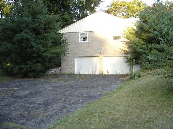 2-car integral oversized garage