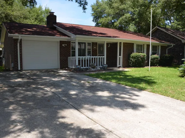 19 Lighthouse Dr, Goose Creek, SC 29445